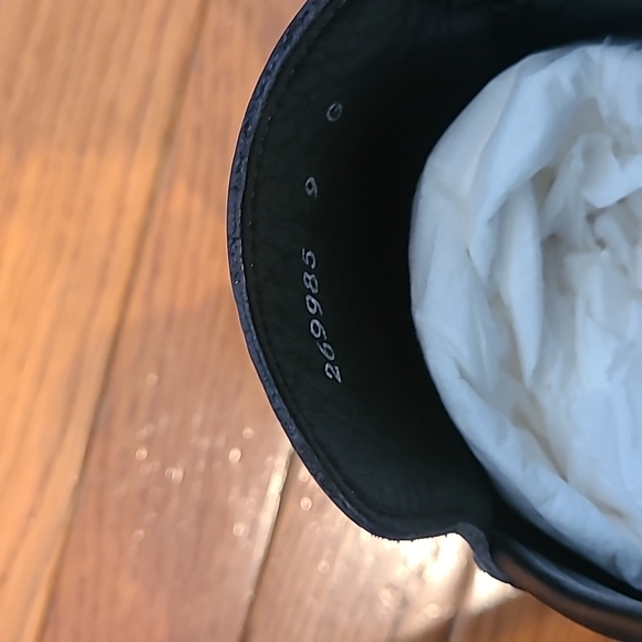 Men's Leather Gucci Loafers - Picture 11 of 15